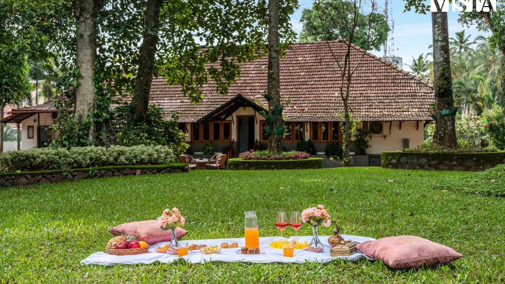 Cvm House With Lawn At Thiruvalla By Stayvista Alappuzha Villa